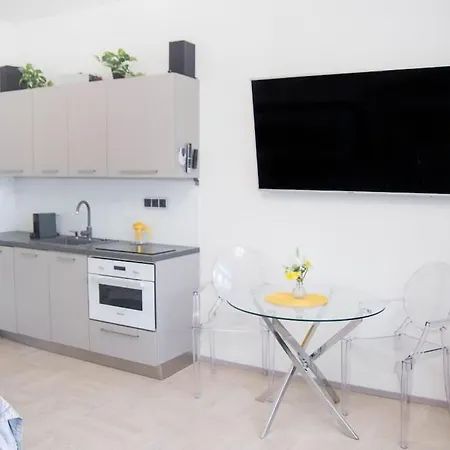 New Exclusive With Ac Nearby Metro Apartment Prague