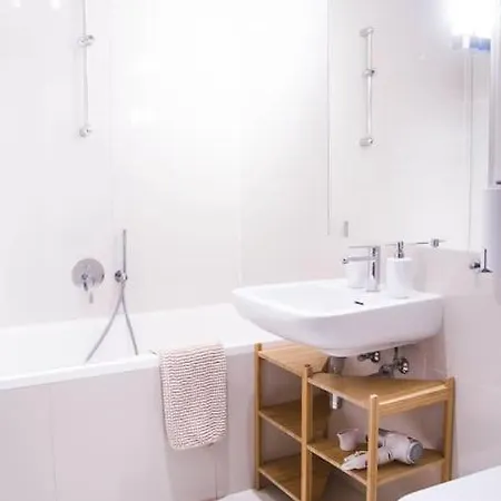 New Exclusive With Ac Nearby Metro Apartment Prague