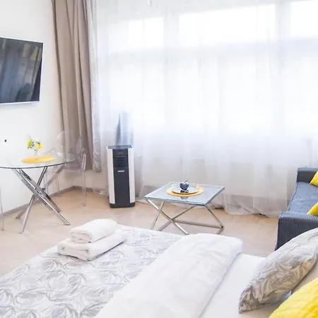 New Exclusive With Ac Nearby Metro Apartment *