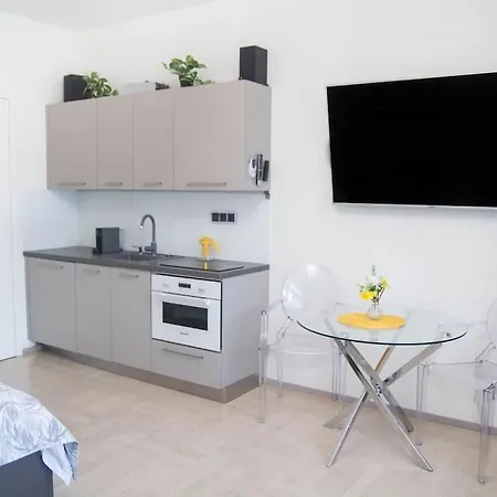 New Exclusive With Ac Nearby Metro Prague