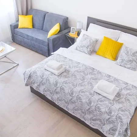 New Exclusive With Ac Nearby Metro Apartment *