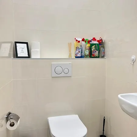 Entire Unit In The Center Of