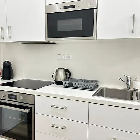 Apartment Entire Unit In The Center Of *