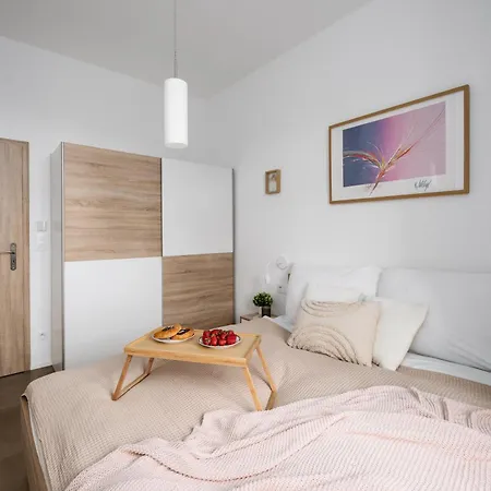 Days - Modern 1bdr - Hip Area Apartment Prague