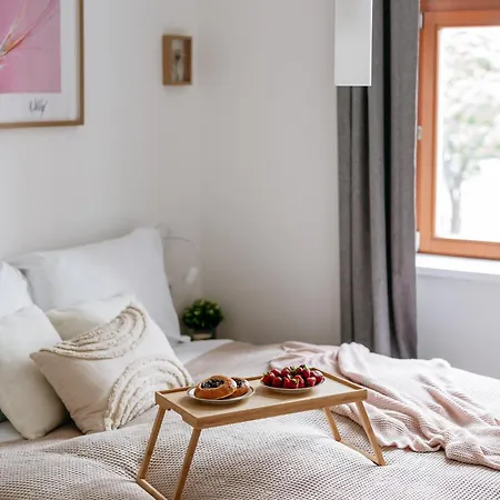 Days - Modern 1bdr - Hip Area