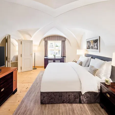 Mandarin Oriental, Szálloda 5*