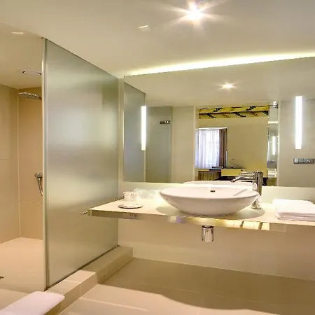 Otel Three Storks 5*