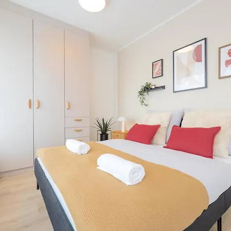 Apartament Bright 2br - 4th Floor, Balcony, Free Parking By Gravity Praga