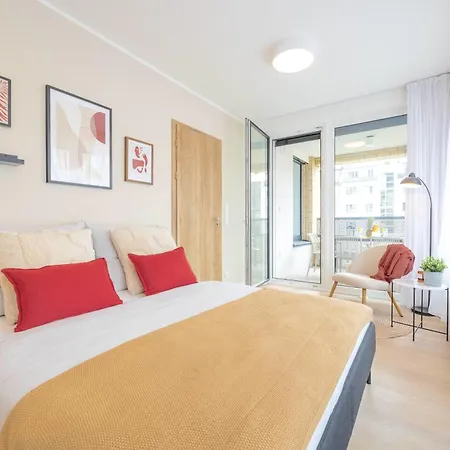 Bright 2br - 4th Floor, Balcony, Free Parking By Gravity Apartament