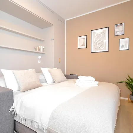 Apartament Bright 2br - 4th Floor, Balcony, Free Parking By Gravity *