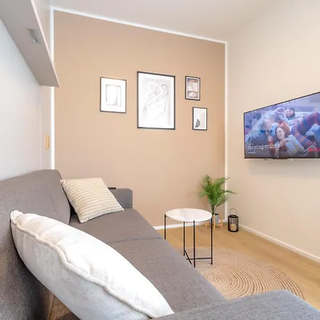 Bright 2br - 4th Floor, Balcony, Free Parking By Gravity Apartament Praga