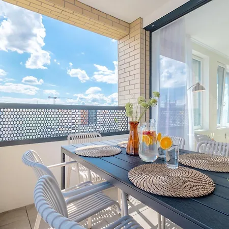Bright 2br - 4th Floor, Balcony, Free Parking By Gravity * Praga