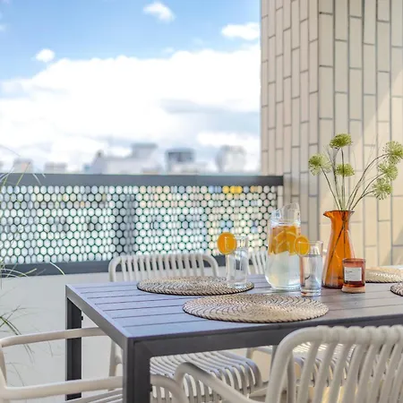 Bright 2br - 5th Floor, Balcony, Free Parking By Gravity Prague