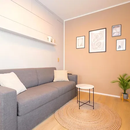 Bright 2br - 5th Floor, Balcony, Free Parking By Gravity Apartment