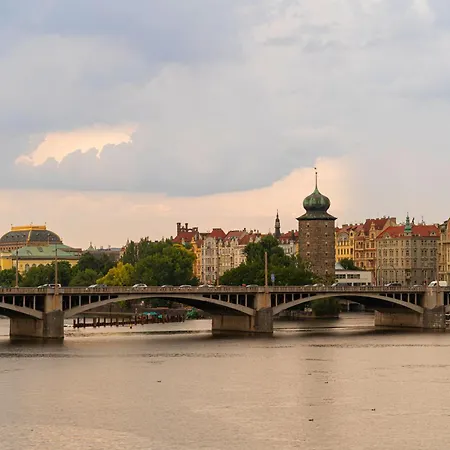 Golden River * Praag