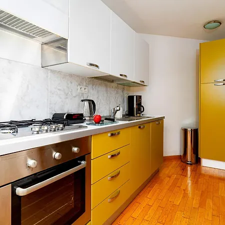 Golden River Apartment *