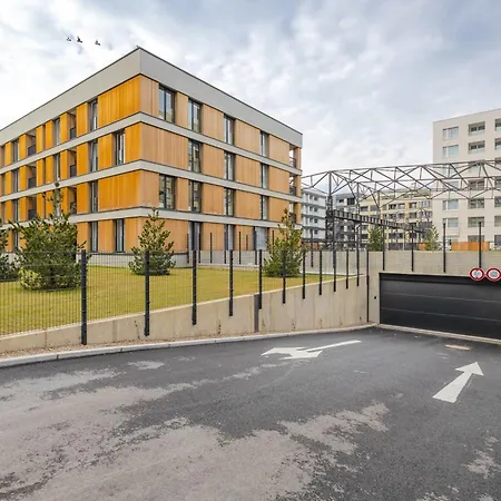 Design - Balcony, Free Parking, Yoga, 10 Mins To Center, By Gravity Prague