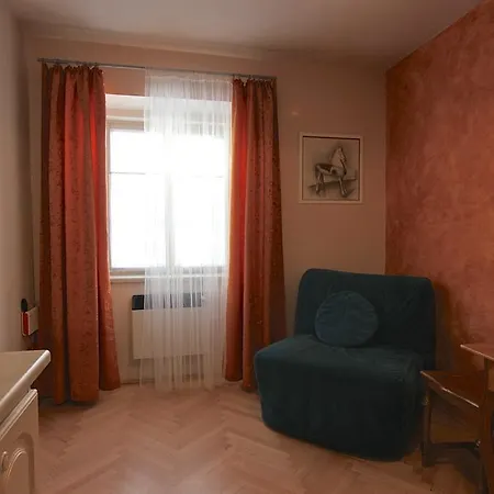 Vlasska House At The 3 Swallows * Prague