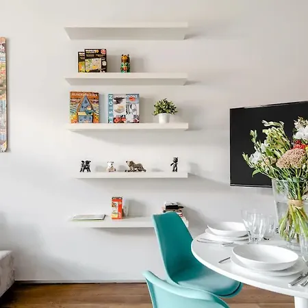 Days - Designer - 1bdr - Workspace - Imac - Netflix