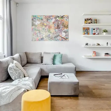 Days - Designer - 1bdr - Workspace - Imac - Netflix Prague