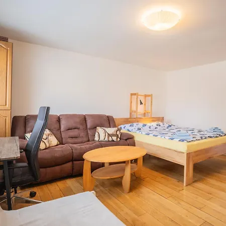 Holiday home Cely Dum S Vybavenou Kuchyni, Koupelna S Virivkou Prague