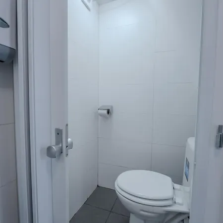 Stunning & Spacious 2bdr Apt In Center