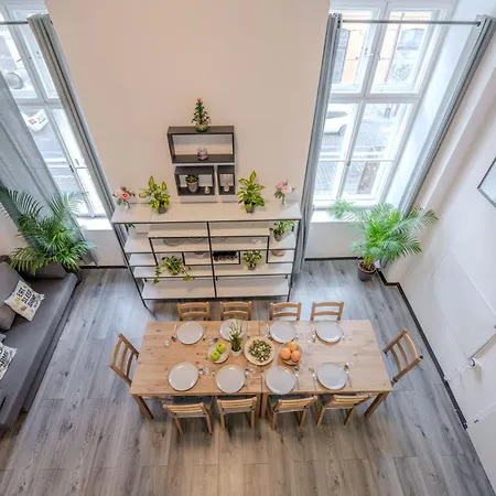 Apartment Stunning & Spacious 2bdr Apt In Center *