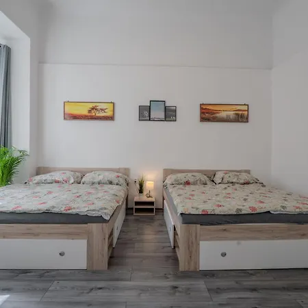 Apartment Stunning & Spacious 2bdr Apt In Center Prague