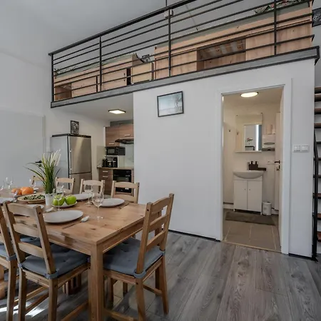 Stunning & Spacious 2bdr Apt In Center Apartment