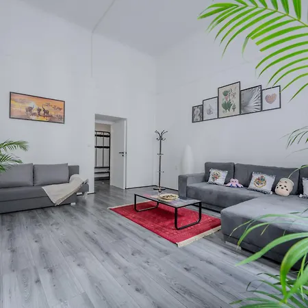 Apartment Stunning & Spacious 2bdr Apt In Center *