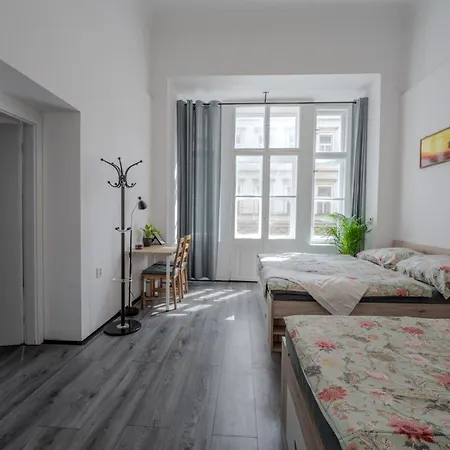 Stunning & Spacious 2bdr Apt In Center *