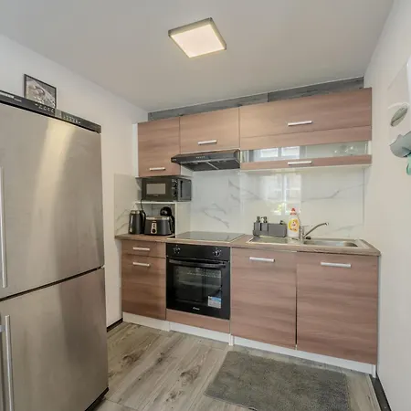 Stunning & Spacious 2bdr Apt In Center Apartment