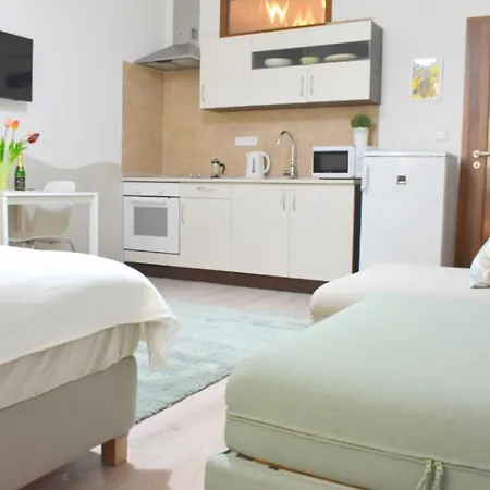 Apartment Centre *