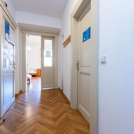Jiriho Z Podebrad Apartment *