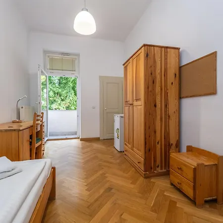 Jiriho Z Podebrad Apartment