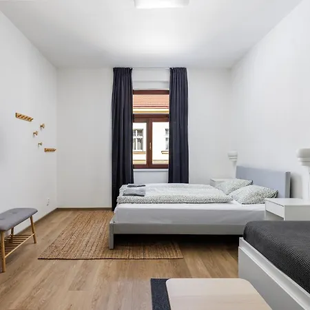 Stay2gether - Green Oasis - Main Train Station Apartment