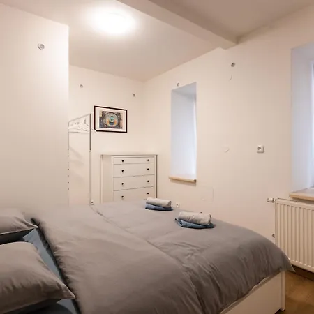 Spacious In Quiet Courtyard Near Charles Bridge *