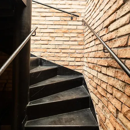 Spacious In Quiet Courtyard Near Charles Bridge *