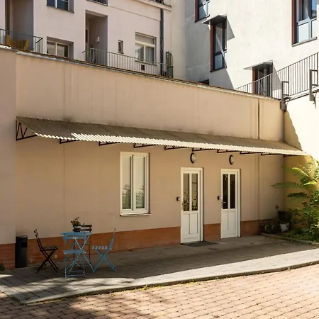 Spacious In Quiet Courtyard Near Charles Bridge Apartment
