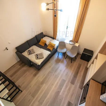 Storey Close To Metro Palmovka Apartment *