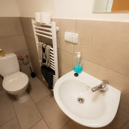 Apartment Storey Close To Metro Palmovka *