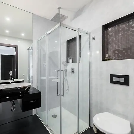 Luxusni S Terasou A Garazi Apartment