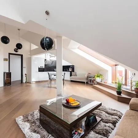 Luxusni S Terasou A Garazi Apartment Prague