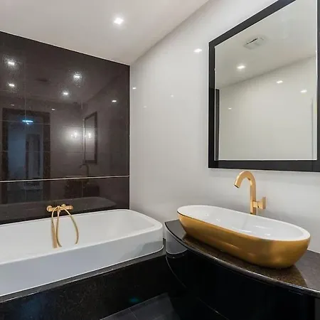 Luxusni S Terasou A Garazi Apartment Prague