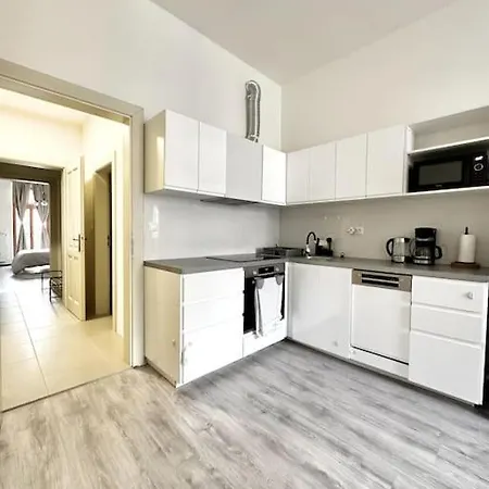 Apartment Flat With Balcony And Garage Prague
