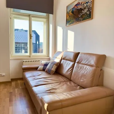 Apartment Cozy With Garage *