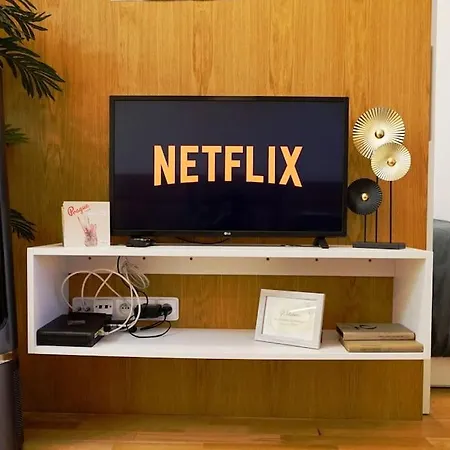 Apartment Cozy With Garage
