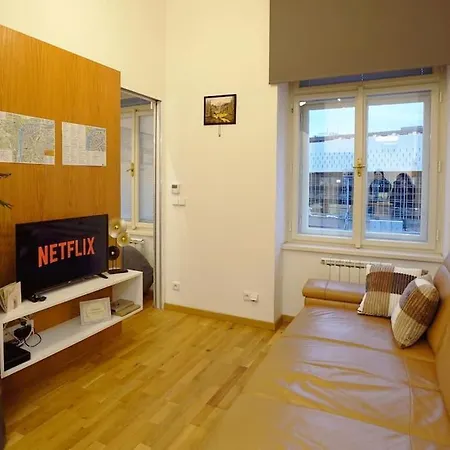 Cozy With Garage Apartment Prague