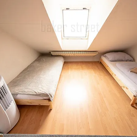 Attic 3 Bedrooms With 2 Bathrooms Prague