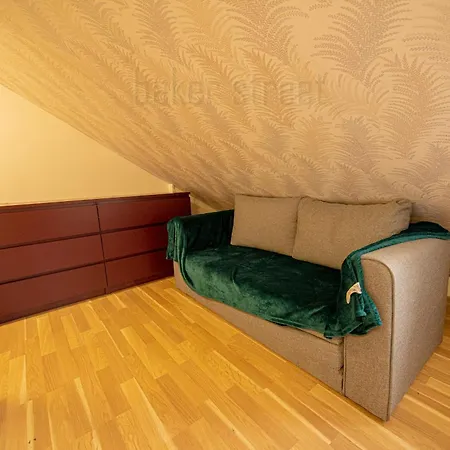 Apartment Attic 3 Bedrooms With 2 Bathrooms *